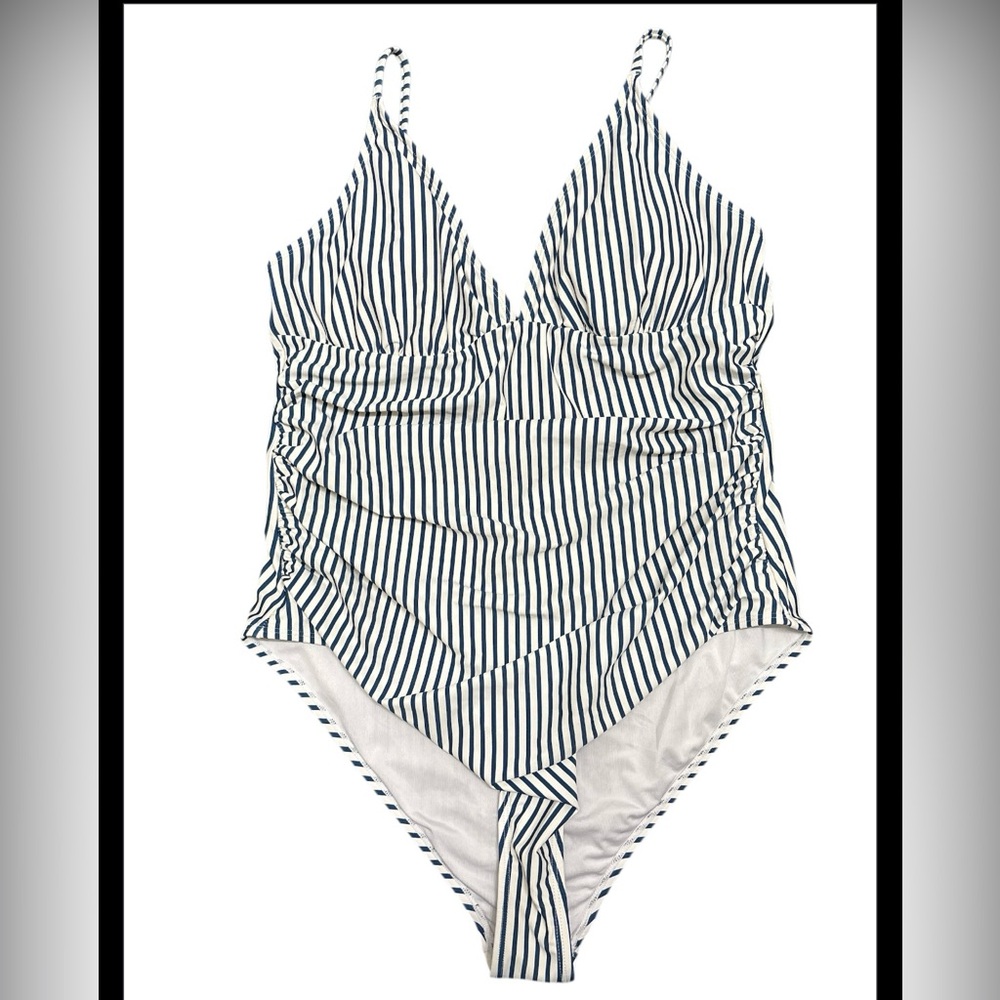 CUPSHE Women's One Piece Swimsuit Tummy Control V Neck Bathing Suit F24 - Picture 8 of 10